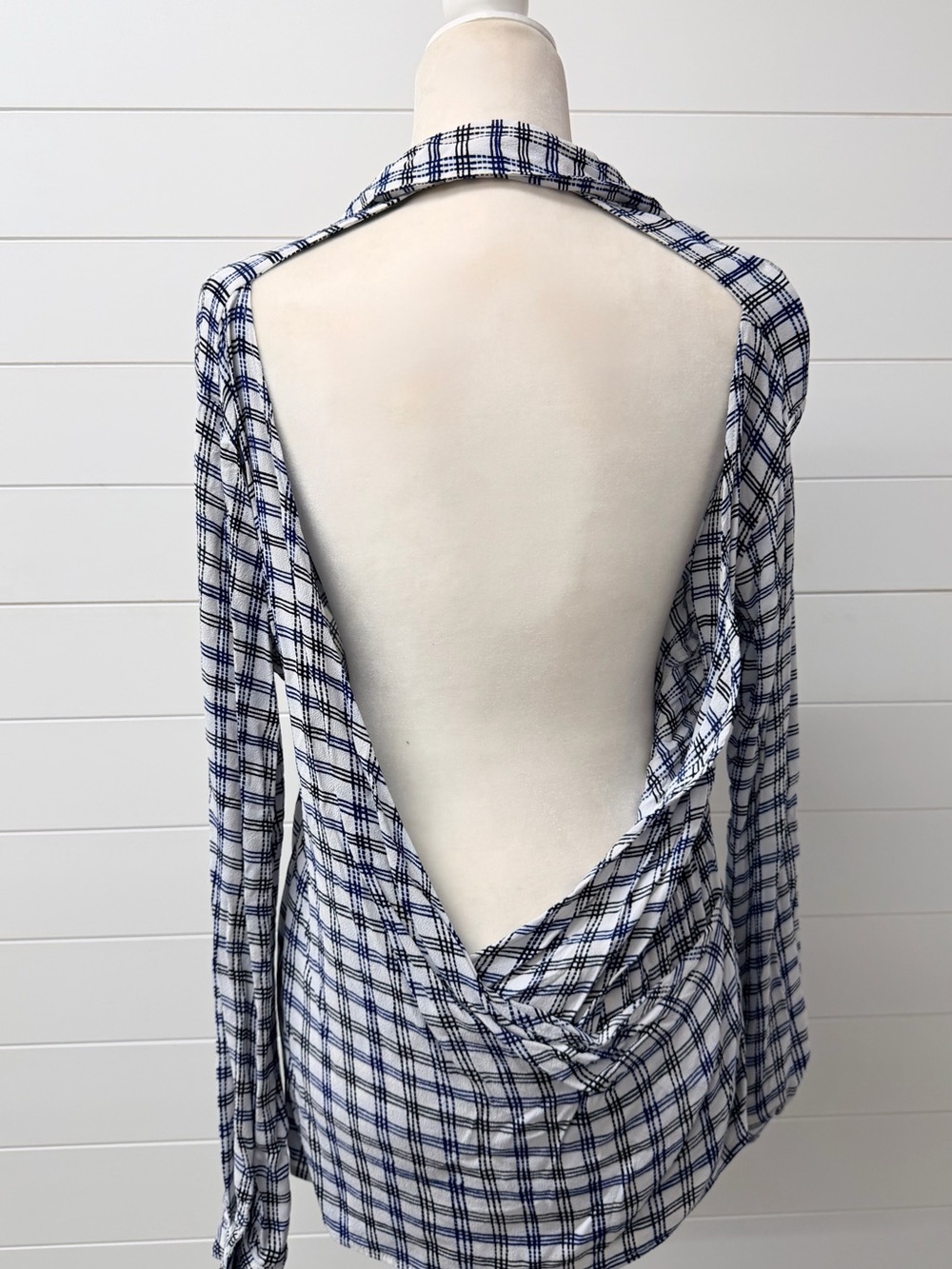 Open-Back Plaid Long-Sleeve blouse in White and Navy